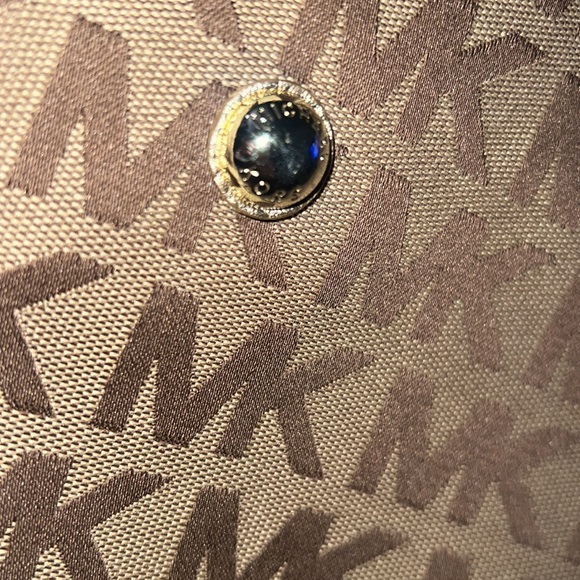 Michael Kors Weekender/Duffle - Picture 6 of 9